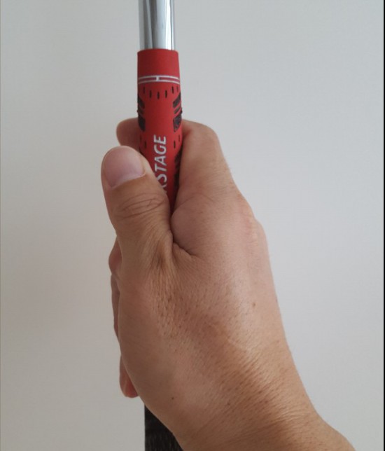 ▲오른손검지와엄지를맞대어보면중간이V자형태로만들어진다.이곳에힘을줘야한다.