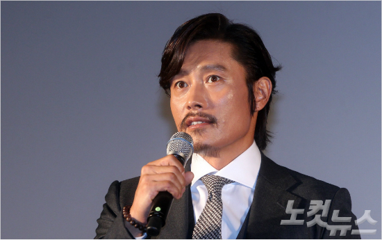 배우이병헌이24일오전서울자양동롯데시네마건대입구에서열린영화‘협녀,칼의기억’제작보고회에참석해50억협박사건과관련해심경을밝히고있다.(황진환기자/자료사진)