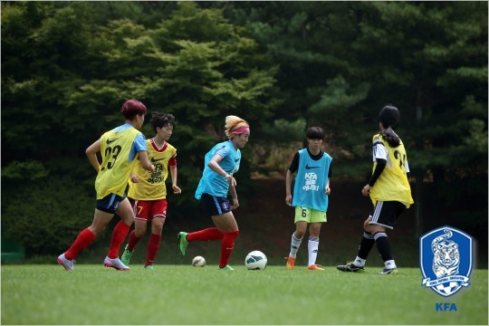 자신의상징과같았던노랗고긴생머리를짧게다듬은조소현은객관적인전력에서앞선중국과일본,북한과싸워야하는동아시아축구연맹(EAFF)동아시안컵에서우승을노리겠다는각오다.(자료사진=대한축구협회)