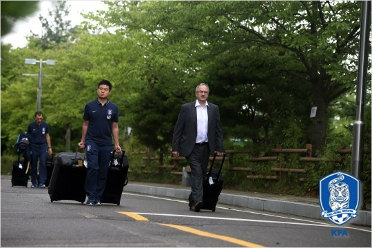 27일동아시안컵대회준비를위해파주NFC에입성하는울리슈틸리케축구국가대표팀감독(사진제공/대한축구협회)