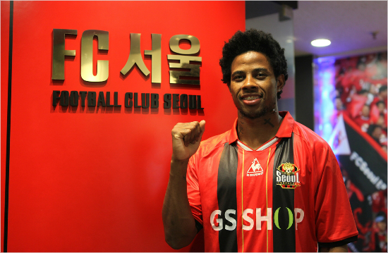 K리그클래식FC서울은임대신분의에벨톤을돌려보내고대전에서활약하던아드리아노를영입해최근물오른골감각을선보이는박주영의새파트너로맞았다.(자료사진=FC서울)