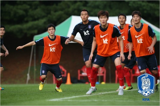 부임후처음으로김신욱을대표팀에소집한슈틸리케감독은동아시안컵에서김신욱이가진최고장점인'높이'를적극활용한다는구상이다.(자료사진=대한축구협회)