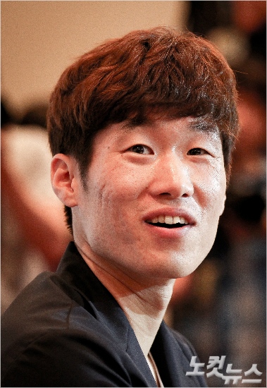 아시아축구연맹은29일박지성을4년임기의사회공헌위원회위원으로선임했다.박지성이현역은퇴후축구행정기구의일원이된것은이번이처음이다.(노컷뉴스DB)