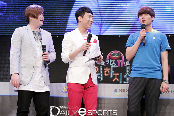 카트라이더 11주년 기념 행사에서 맞대결을 펼칠 문희준(왼쪽)과 문호준(오른쪽).