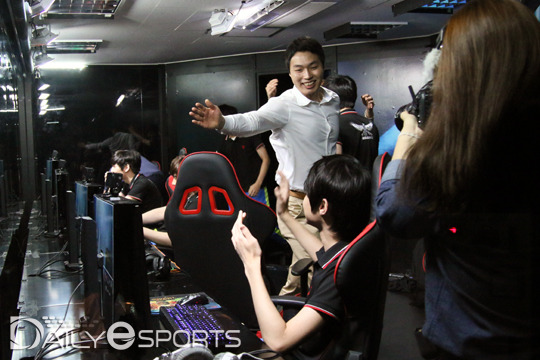 첫 승 거둔 스베누 박외식 감독 "달라진 모습 보여드려 기쁘다"