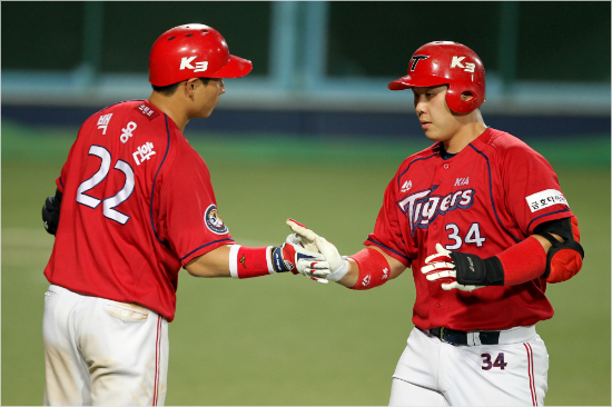 '이제부터시작입니다'백용환과이홍구는이제KBO리그1군2,3년차에불과하다.성장가능성이충분하다.(자료사진=KIA)