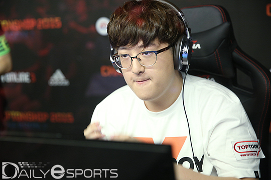 A조 1위로 8강 진출에 성공한 디펜딩 챔피언 장동훈.