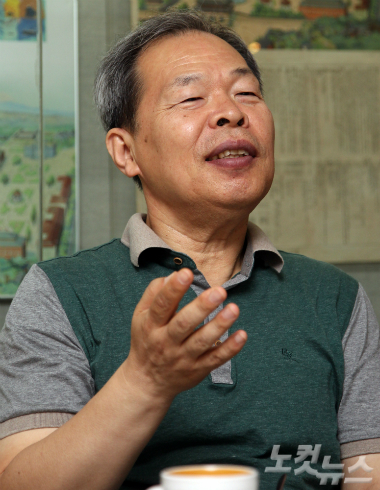 민족문제연구소이준식연구위원이최근서울청량리동연구소에서CBS노컷뉴스와인터뷰를갖고있다.(사진=황진환기자)