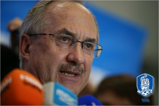 울리슈틸리케감독은동아시안컵우승으로자신은물론,선수들도큰자신감을얻었다며2018년러시아월드컵본선진출을향한분명한의지를감추지않았다.(자료사진=대한축구협회)