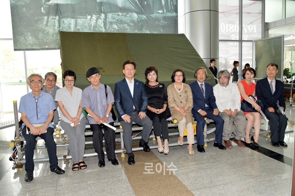 ▲이재명시장을비롯해정은숙성남문화재단대표이사,김해숙성남시의원,이제영성남시의원등성남시주요인사들이기념촬영.