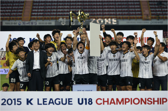 전남드래곤즈유스팀인광양제철고는올시즌세번째대결만에울산현대유스팀인현대고를꺾고'2015K리그U18챔피언십'의초대챔피언에등극했다.(자료사진=한국프로축구연맹)