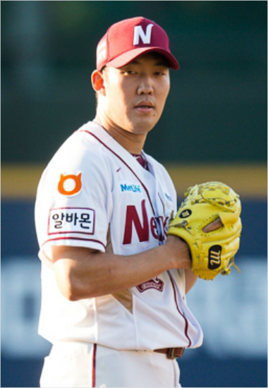 '골든글러브까진아니어도'넥센좌완금민철은10일최강삼성을상대로쾌투를펼치며팀연패를끊어내3선발고민을해결해줄후보로떠올랐다.(자료사진=넥센)