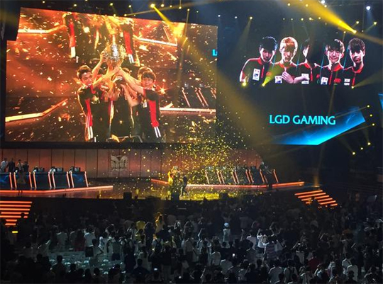 2015 LPL 서머 우승을 차지한 LGD 게이밍.(사진=LGD 게이밍 트위터 발췌)