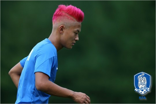 스페인프리메라리가FC바르셀로나2군팀에서활약하는이승우는뛰어난축구실력만큼강렬한헤어스타일로축구팬의큰관심을한몸에받는다.(자료사진=대한축구협회)