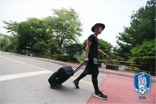 이승우는뛰어난축구재능뿐아니라다양한색상으로머리카락을염색하고,독특한패션센스를선보이며많은축구팬의시선을한몸에받는다.(자료사진=대한축구협회)