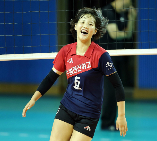 수원전산여고의주장이자센터인김선희는소속팀을제26회CBS배전국남녀중고배구대회2연패로이끌며대회최우수선수(MVP)로선정됐다.(자료사진=발리볼코리아닷컴)