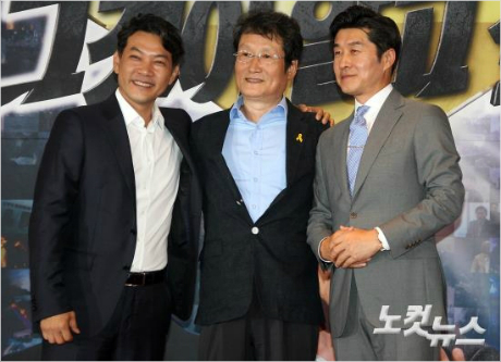 1일오후서울목동더브릴리에예식홀에서열린SBS'그것이알고싶다‘1,000회기자간담회에참석한정진영,문성근,김상중이포토타임을갖고있다.(사진=황진환기자)