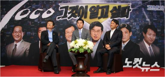 1일오후서울목동더브릴리에예식홀에서열린SBS'그것이알고싶다‘1,000회기자간담회에참석한정진영,문성근,김상중이포토타임을갖고있다.(사진=황진환기자)