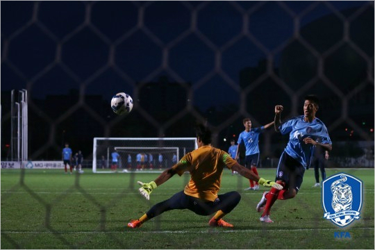 슈틸리케감독은라오스와러시아월드컵2차예선G조2차전을앞둔축구대표팀에승리라는분명한결과와함께상대를압도하는내용까지주문했다.(자료사진=대한축구협회)