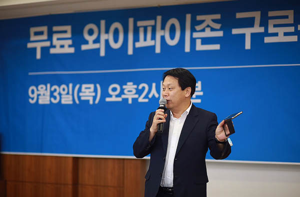 ▲3일열린토론회에참석한이성구로구청장(사진=의원실)