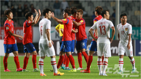 3일저녁경기도화성종합경기타운에서열린2018러시아월드컵아시아지역2차예선G조2차전대한민국과라오스의경기에서8대0으로승리한대한민국선수들이기뻐하고있다(사진/노컷뉴스)