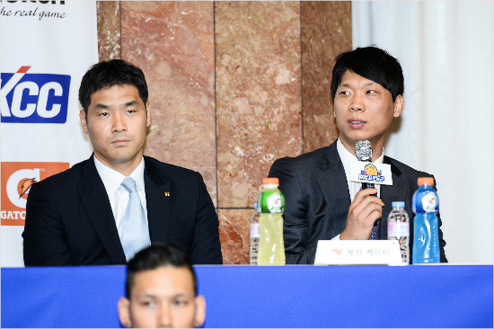 부산케이티조동현감독과박상오(사진왼쪽부터)(사진제공/KBL)