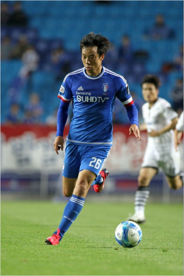 염기훈은3년4개월의재계약을통해2018년까지수원의푸른유니폼을입는다.(자료사진=수원삼성)