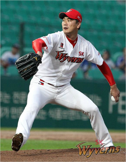 '에이스는직구다'10일한화와대전원정에서8이닝1실점역투로8-1승리의일등공신이된SK에이스김광현.(자료사진=SK)