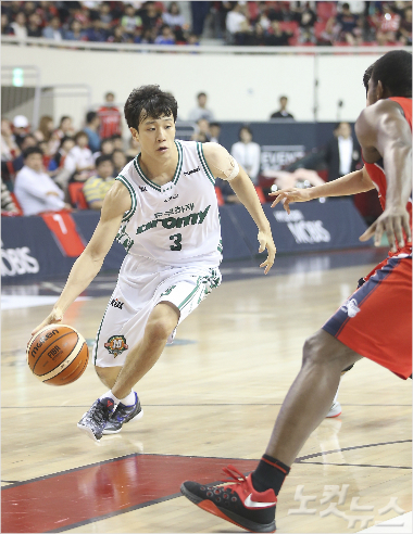 돌파하는동부허웅(사진제공/KBL)
