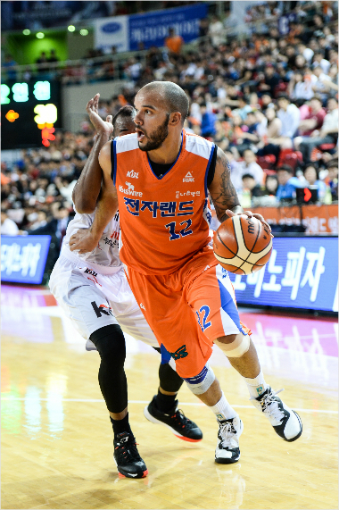 인천전자랜드의안드레스미스(사진제공/KBL)