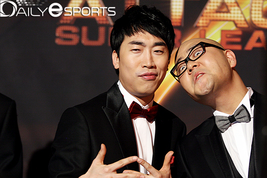 성승헌 캐스터와 함께 하면 독특한(?) 캐릭터로 변모했던 온상민 해설 위원(오른쪽).