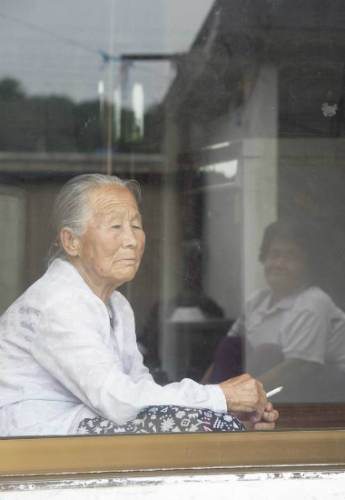 '씨받이'로 맺어진 모진 인연…늙어 벗이 된 두 여성