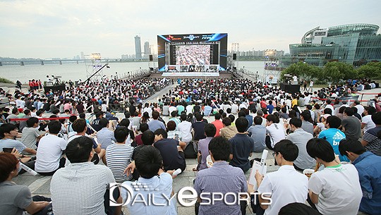 세빛둥둥섬 미디어아트갤러리에서 열린 SK텔레콤 스타크래프트2 프로리그 2014 시즌 결승전.