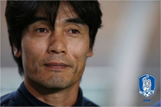 최진철17세이하(U-17)축구대표팀감독은6년만에한국축구가도전하는U-17월드컵에서조별예선통과를1차목표로잡고,선수들의자신감획득에따라역대최고성적인2009년대회의8강이상의성적까지노린다는계획이다.(자료사진=대한축구협회)