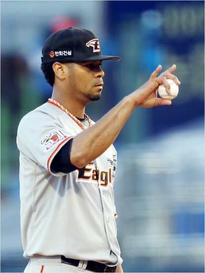 18일NC와홈경기에서3이닝6실점,올시즌최악의투구로2-15대패의빌미가된한화에이스에스밀로저스.(자료사진=한화)