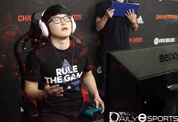 결승 진출을 결정짓는 골을 성공시킨 뒤 표효하고 있는 양진협.