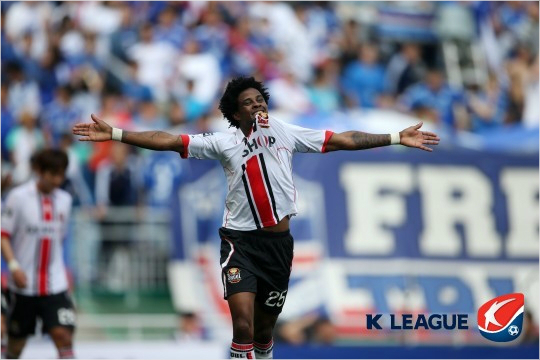 올시즌수원을상대로만5골을넣는등13골로K리그클래식득점선두에오른서울공격수아드리아노는지난시즌K리그챌린지에이어2년연속득점왕을자신의공식목표로세웠다.(자료사진=한국프로축구연맹)