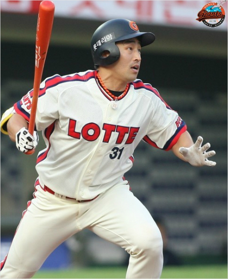 '대호형,나도미국갈래요'미국야후스포츠는소식통을인용,23일(한국시각)롯데간판손아섭(사진)이내년메이저리그진출을계획중이라고전했다.(자료사진=롯데자이언츠)