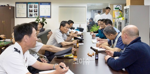 ▲백승엽경남청장이가음정전통시장상인들과간담회를갖고있다.(사진제공=경남경찰청)