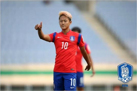 스페인프리메라리가FC바르셀로나는내년1월6일까지경기출전은물론,훈련참가와숙소거주까지금지된이승우의징계완화를국제축구연맹에요청했지만끝내거절당했다.(자료사진=대한축구협회)