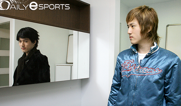 2007년 당시 e스포츠 추간지 esFORCE '에스프리'라는 코너에서 김택용의 사진이 공개가 된 적이 있죠.