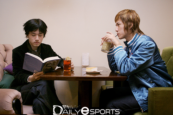 당시 이 사진으로 김택용은 동료들에게 많은 놀림을 받았다고 합니다.