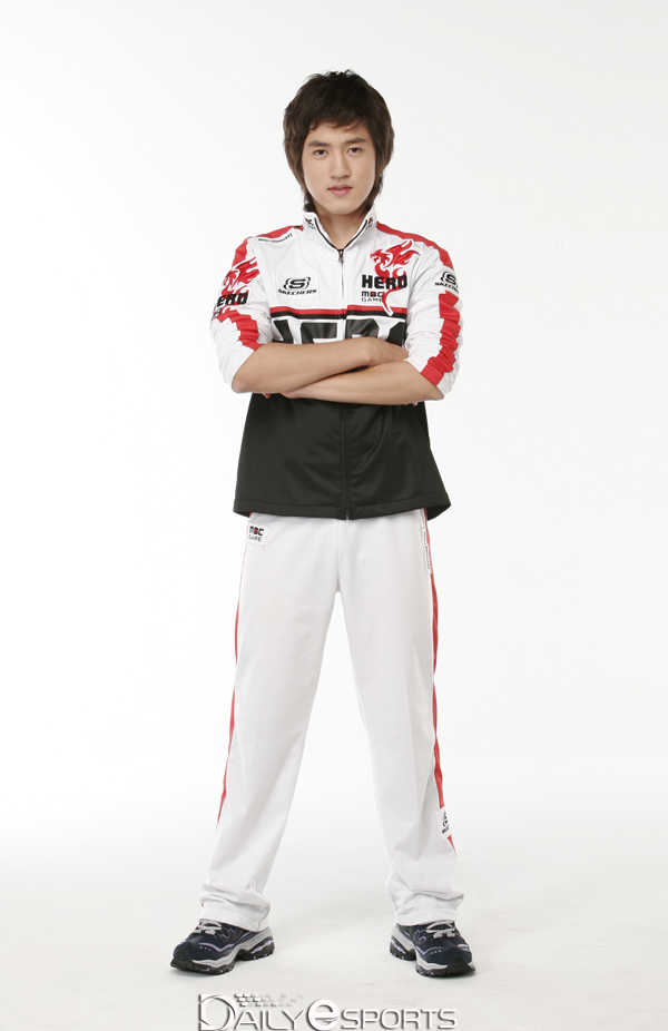 2008년에 촬영한 김택용의 프로필 사진입니다.