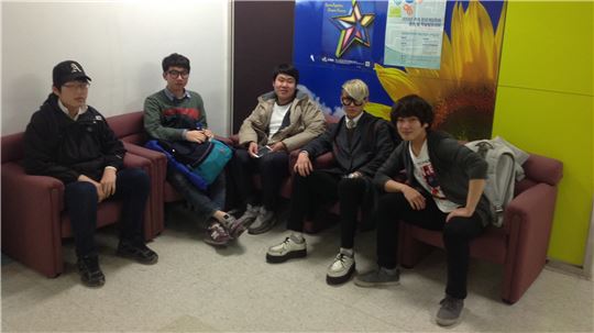 각양 각색인 그들