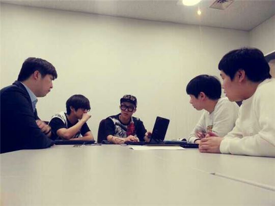 회의 중인 '팀 조이스틱' in 에피드게임즈