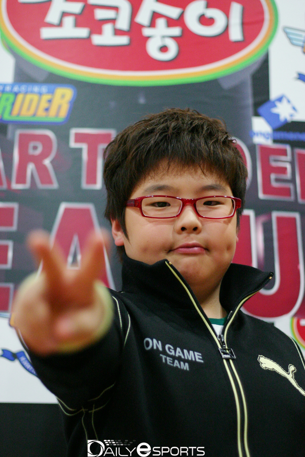 2007년 11월에 촬영된 사진입니다. 5개월 만에 문호준의 볼이 제법 통통해졌죠?