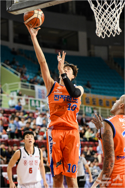 인천전자랜드의정효근(사진제공/KBL)