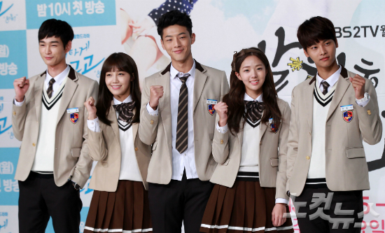 2일오후서울영등포타임스퀘어아모리스에서열린KBS2TV월화드라마'발칙하게고고'제작발표회에서배우들이포즈를취하고있다.왼쪽부터이원근,정은지,지수,채수빈,차학연박종민기자