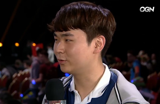 인터뷰에 응하고 있는 KOO 타이거즈의 서포터 '고릴라' 강범현(사진=OGN 생중계 캡처).