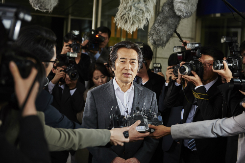 이병헌 조승우 '내부자들'…15종 스틸에 밴 팽팽한 긴장감